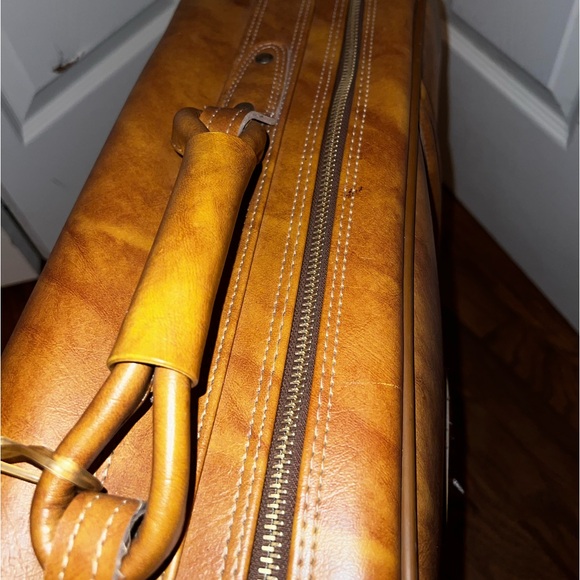 Vintage 60s-70s Brown Leather Carry All Suitcase (can bundle with smaller one) - Picture 12 of 14